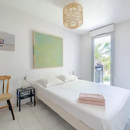 Rez De Jardin A 500 M De La 아파트